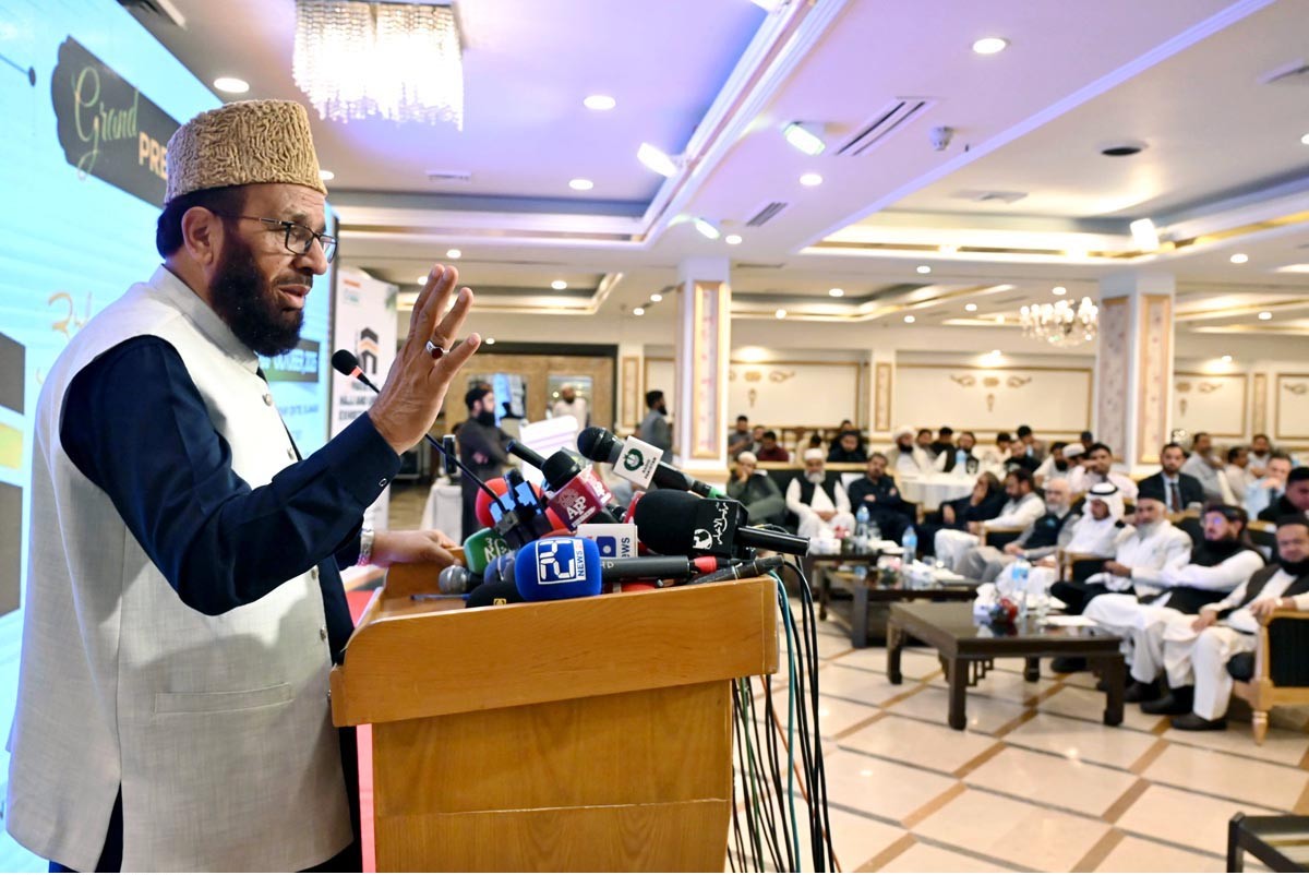 عمرہ ایکٹ منظور ہو چکا ، اب کسی کو گداگروں کو عمرے پر بھجوانے کا موقع نہیں ملے گا، وفاقی وزیر سردار محمد یوسف