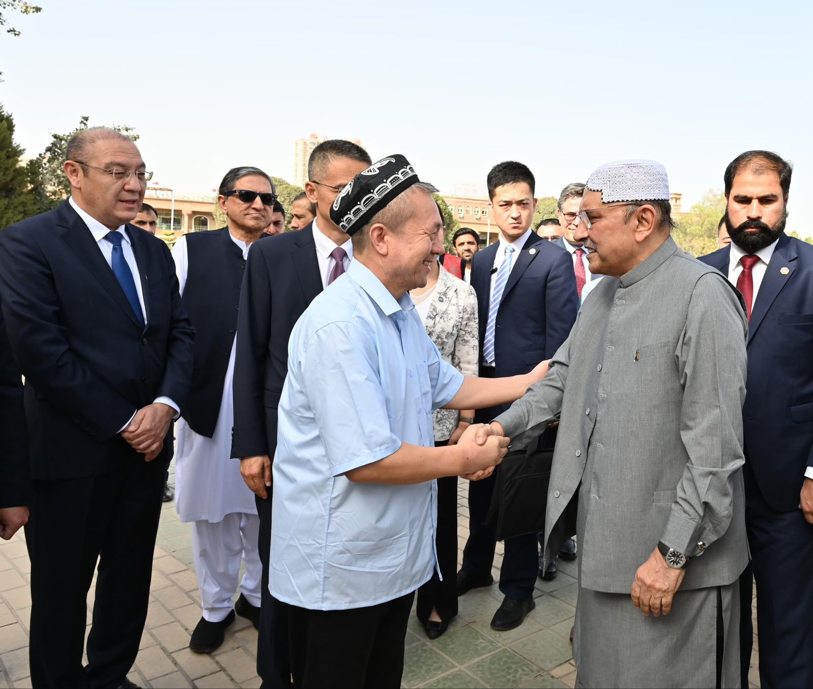 صدر مملکت آصف علی زرداری کا دورہ چین کے دوران کاشغر کی تاریخی عیدگاہ مسجد کا دورہ