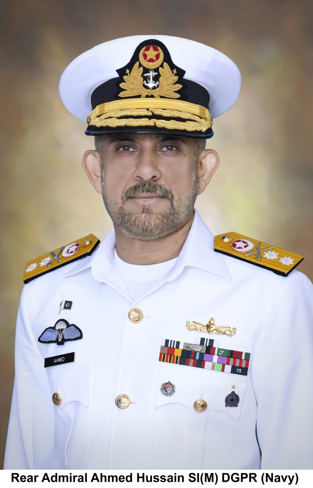 پاک بحریہ کے ڈائریکٹر جنرل پبلک ریلیشنز کموڈور احمد حسین ستارہ امتیاز (ملٹری) کو رئیر ایڈمرل کے عہدے پر ترقی دیدی گئی