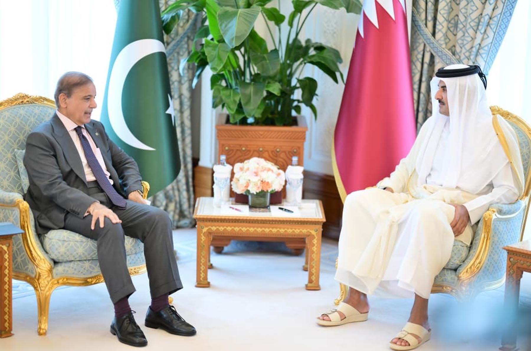 Prime Minister meets with Emir of Qatar