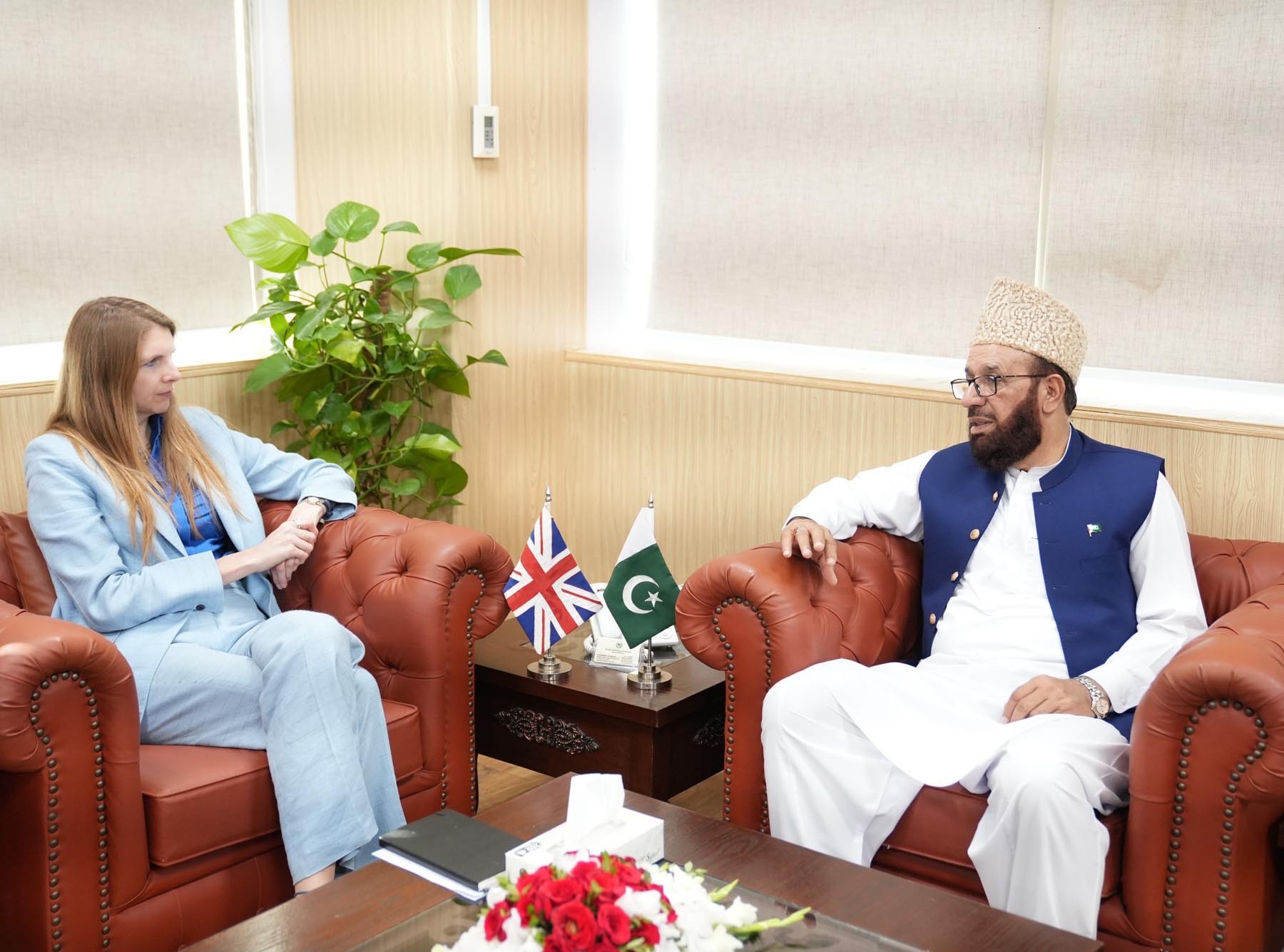 وفاقی وزیر مذہبی امور سردار محمد یوسف سے برطانوی ہائی کمشنر جین میریٹ کی ملاقات، دو طرفہ تعلقات بارے تبادلہ خیال