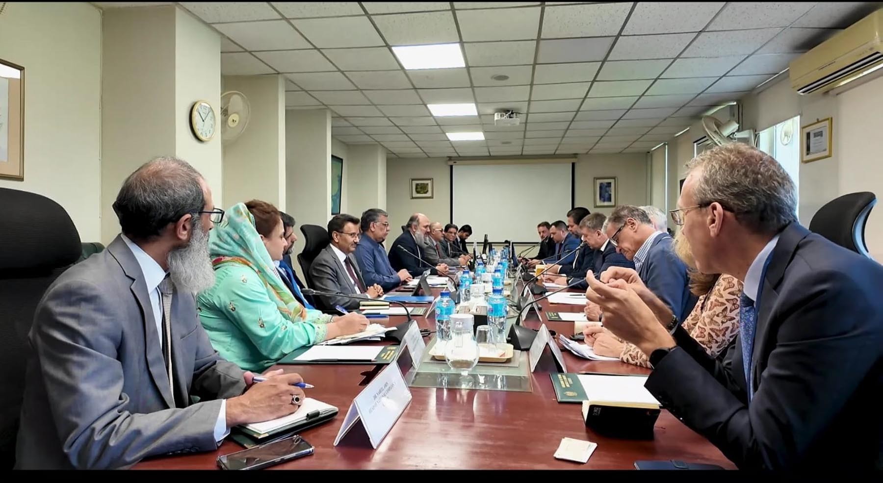 وفاقی وزیر تجارت جام کمال خان سے یورپی پارلیمنٹ کی کمیٹی ترقی کے ایک اعلیٰ سطحی وفد کی ملاقات، یورپی پارلیمنٹ کا جی ایس پی پلس فریم ورک کے تحت پاکستان کے ساتھ مضبوط شراکت داری کے عزم کا اعادہ