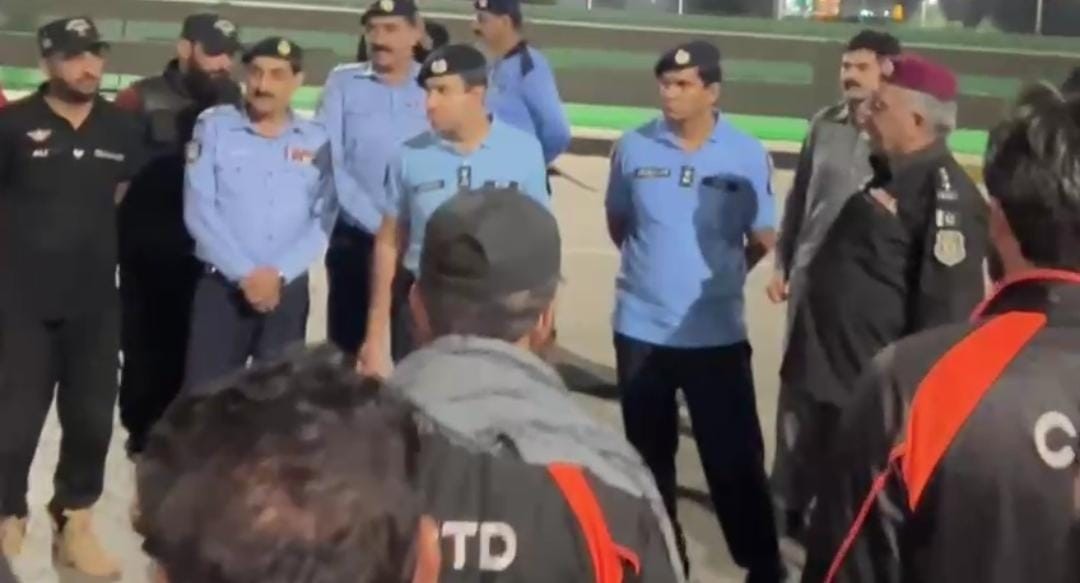 ڈی آئی جی محمد جواد طارق کا امن و امان کی صورتحال اور سکیورٹی انتظامات کا جائزہ لینے کے لئے فیض آباد کا دورہ