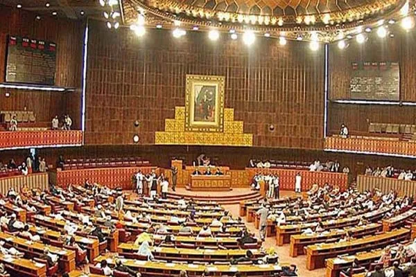 سینیٹ نے متفقہ طور پر قرارداد منظور کر لی ، قرارداد کے تحت سینیٹ کے اجلاس کے آغاز پر تلاوتِ قرآنِ پاک کے بعد نعتِ رسولِ مقبول ﷺ بھی پڑھی جائے گی