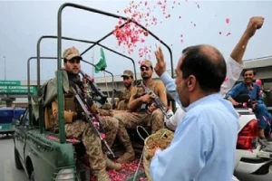 پاکستان کے خلاف افغان طالبان کی بلا اشتعال جارحیت کے جواب پرعوام کا پاک فوج سے بھرپور اظہارِ یکجہتی
