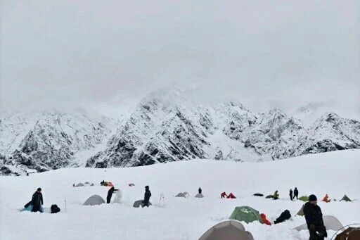 Mountaineer dies