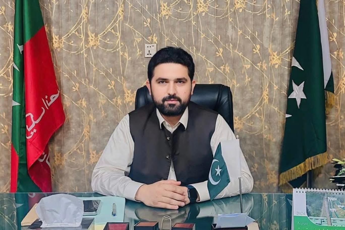 وزیر اعلیٰ خیبر پختونخواکا پولیس لائن ٹانک کا دورہ ،شہید پولیس اہلکاروں کو خراجِ عقیدت
