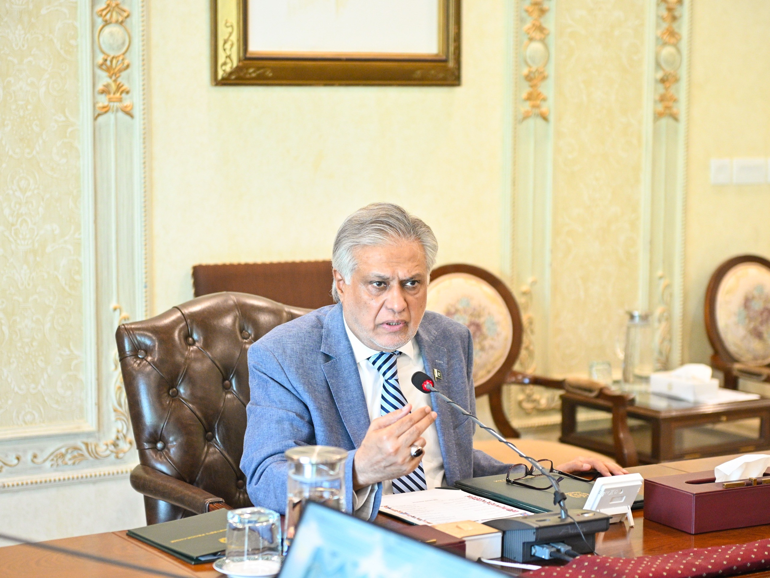 نائب وزیر اعظم و وزیر خارجہ سینیٹر محمد اسحاق ڈار کا انڈونیشیا کے وزیر سرمایہ کاری و ڈائون سٹریم انڈسٹری روزان روسلانی سے باہمی دلچسپی کے امور پر تبادلہ خیال
