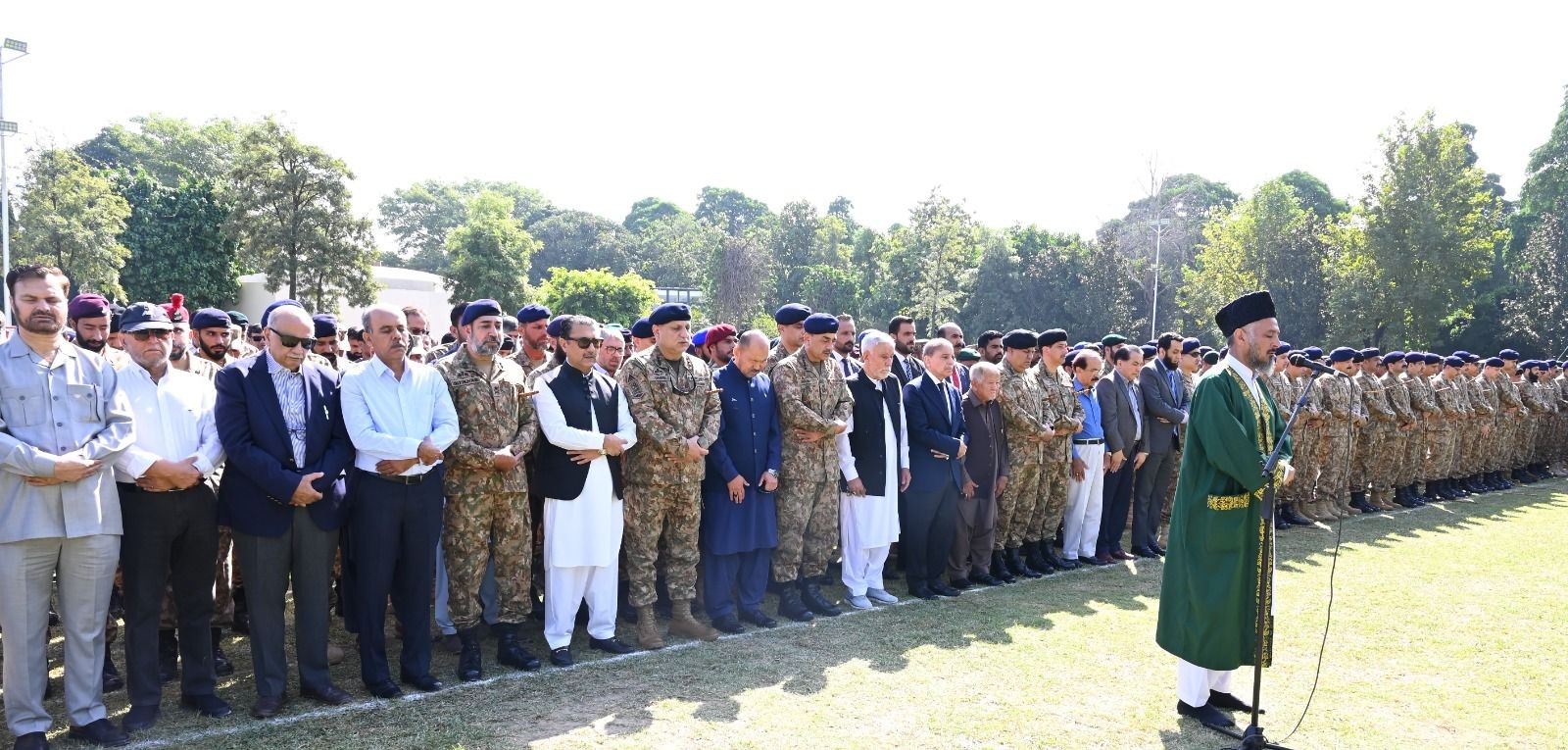 ڈیرہ اسماعیل خان میں بھارتی پراکسی فتنہ الخوارج کے خلاف انٹیلی جنس بیسڈ آپریشن کے دوران جام شہادت نوش کرنے والے میجر سبطین حیدر شہیدکی نماز جنازہ چکلالہ گیریژن راولپنڈی میں ادا کر دی گئی،آئی ایس پی آر