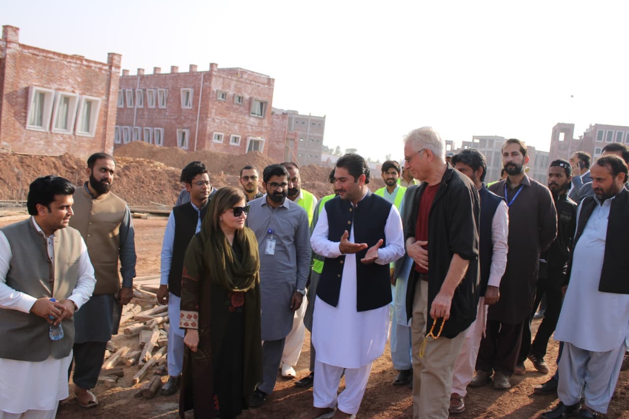 دانش سکول کمزور اور پسماندہ طبقوں کے بچوں کو معیاری تعلیم کے برابر مواقع فراہم کر رہا ہے ، فرح ناز اکبر