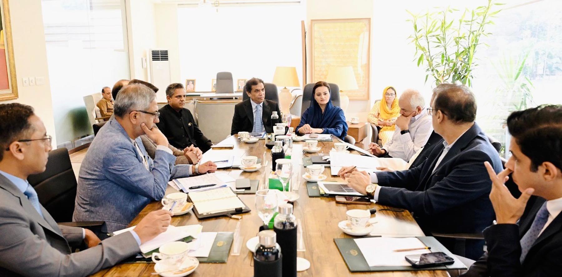 وفاقی وزیر محمد حنیف عباسی کی مریم اورنگزیب سے ملاقات ،پاکستان ریلوے اور پنجاب حکومت کے اشتراک سے ترقیاتی منصوبوں پر تفصیلی تبادلہ خیال