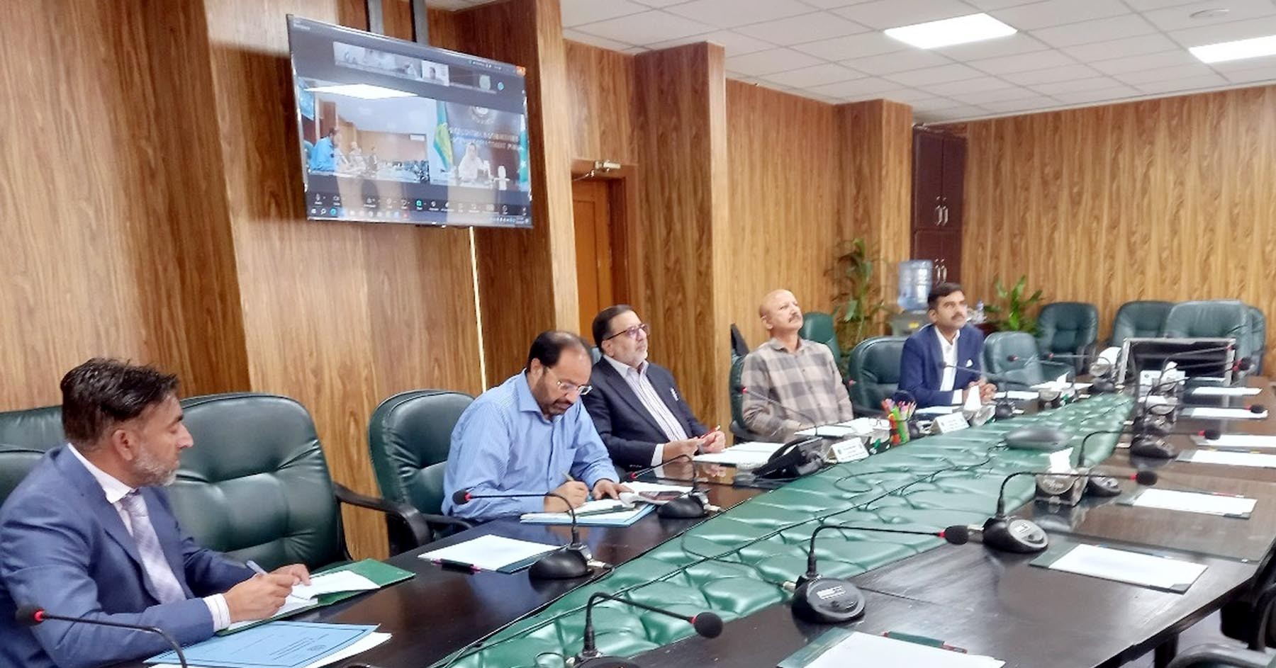 وفاقی سیکرٹری وزارتِ قومی غذائی تحفظ کی زیر صدارت صوبائی حکومتوں کے ساتھ اجلاس، رامک اور دیگر مقامات پر پھنسے ہوئے ٹرکوں کی فوری کلیئرنس یقینی بنانے کی ہدایت