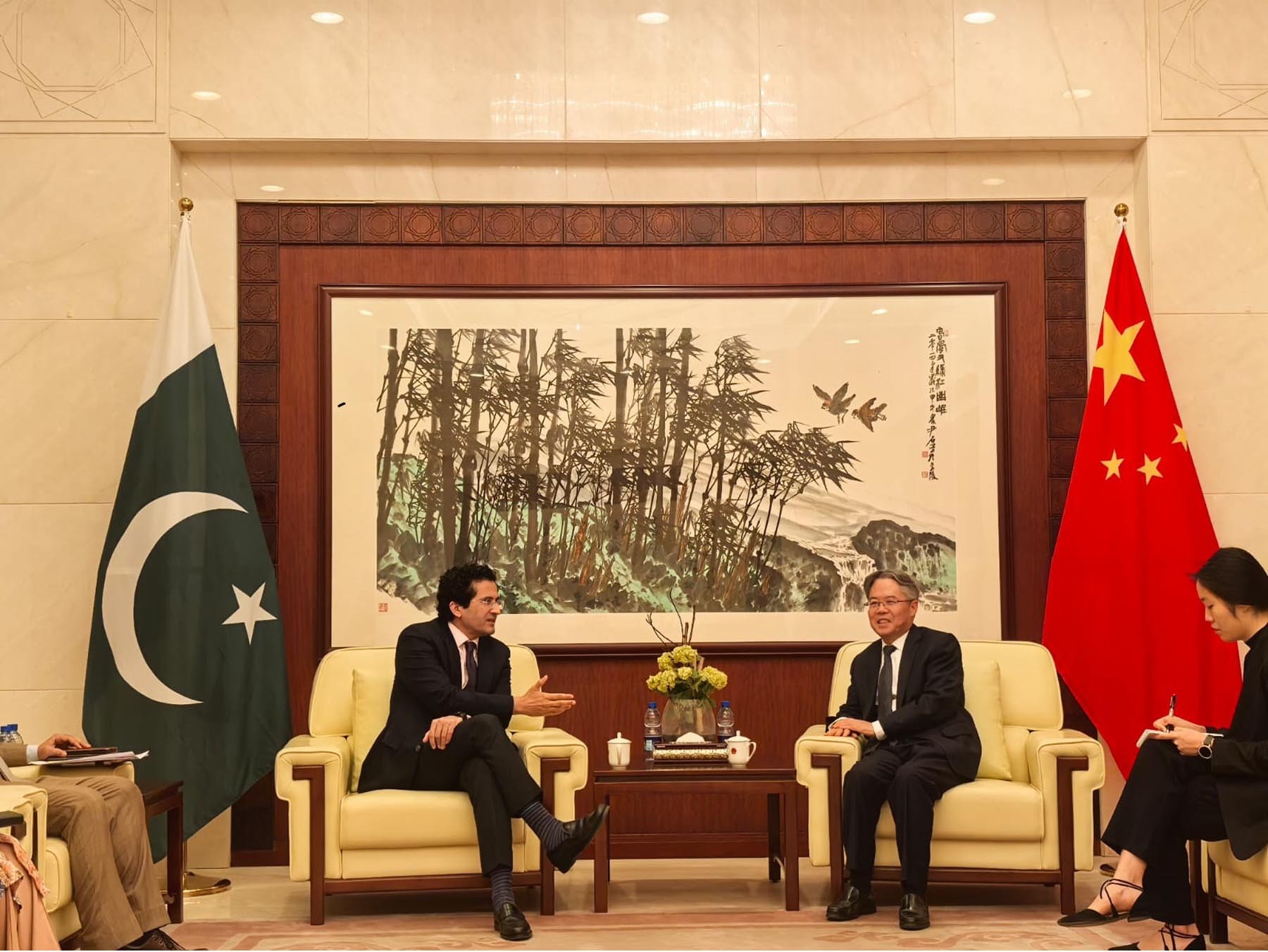 پاکستان اور چین کے درمیان سٹریٹجک تعلقات کو مزید مضبوط، توانائی اور معدنیات کے شعبوں میں تعاون پر اتفاق