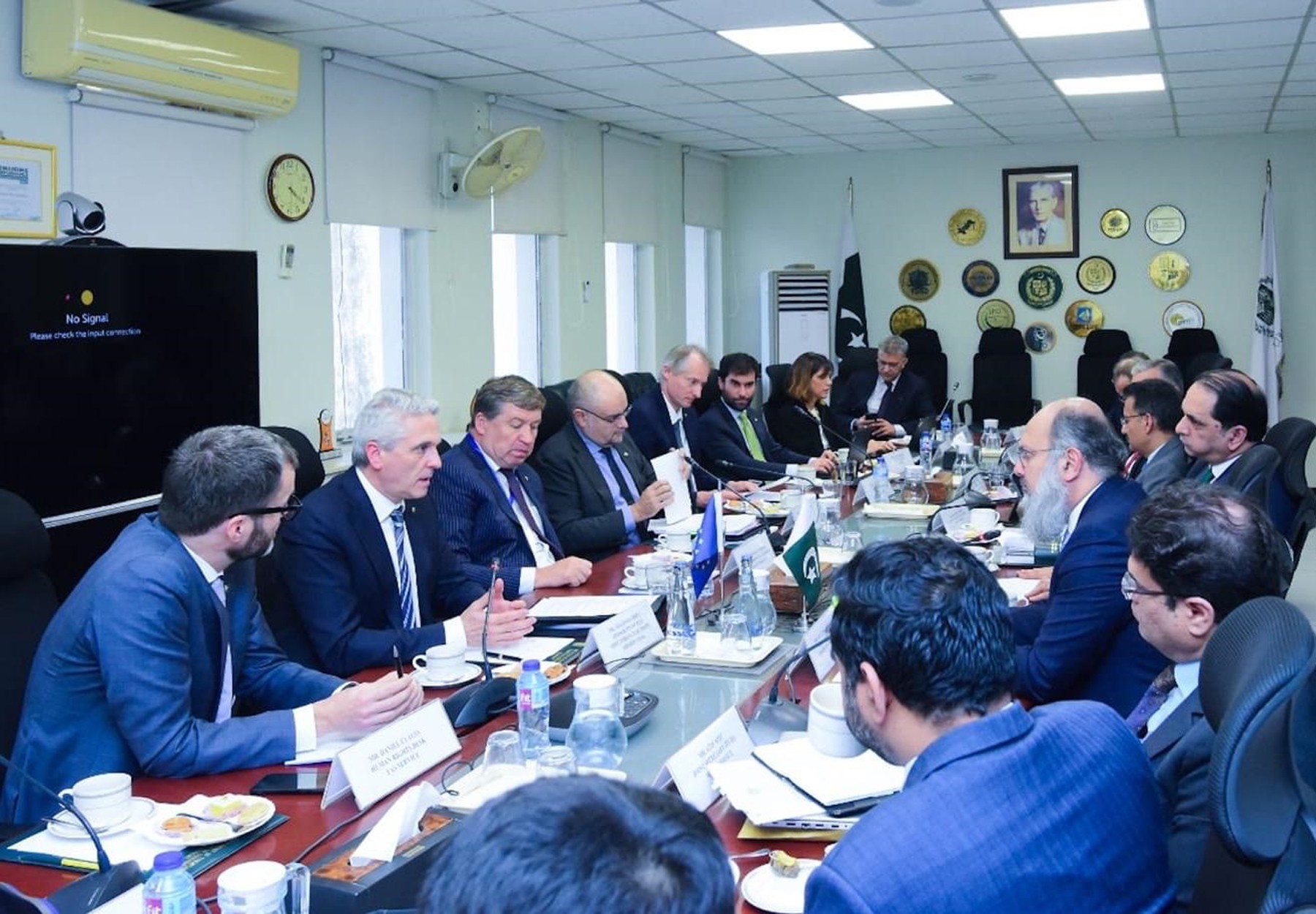 وفاقی وزیر تجارت جام کمال خان سے یورپی یونین مانیٹرنگ مشن کی ملاقات، مضبوط تجارتی شراکت داری کے عزم کا اعادہ