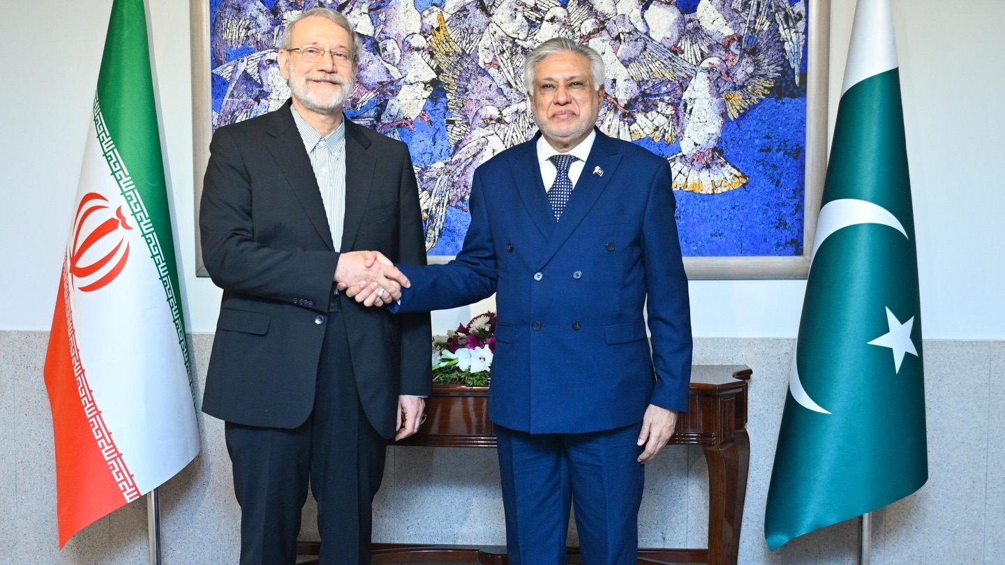 ایران کی سپریم نیشنل سکیورٹی کونسل کے سیکرٹری ڈاکٹر علی لاریجانی کی دفتر خارجہ آمد، نائب وزیراعظم محمد اسحاق ڈار نے خیر مقدم کیا