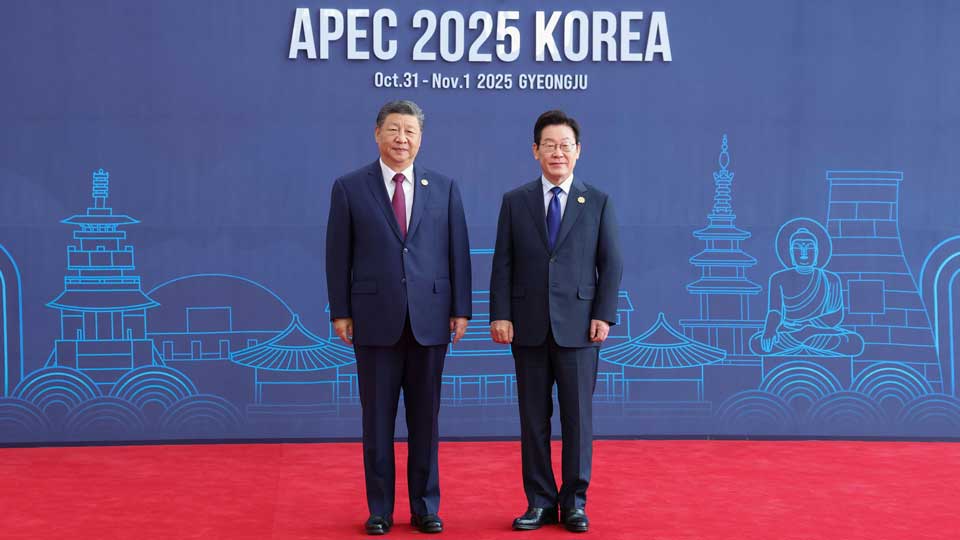Xi Jinping and Lee Jae-myung meet