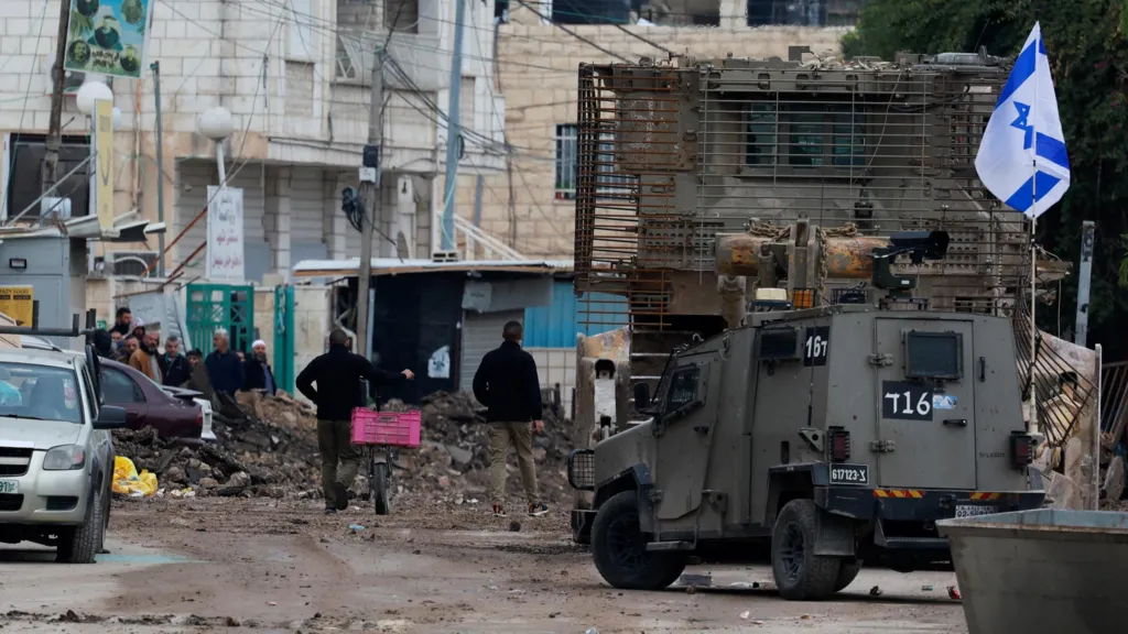مغربی کنارے میں اسرائیلی فوجی آپریشن میں 25 فلسطینی زخمی