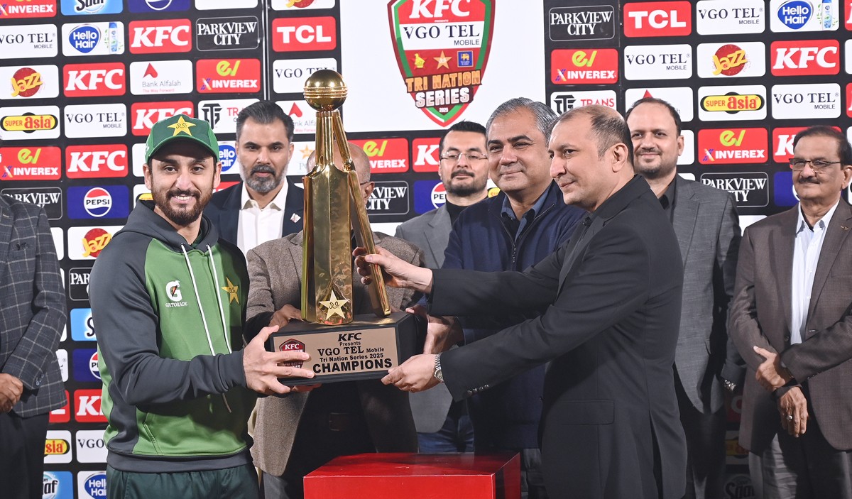 Pakistan defeated Sri Lanka by 6 wickets