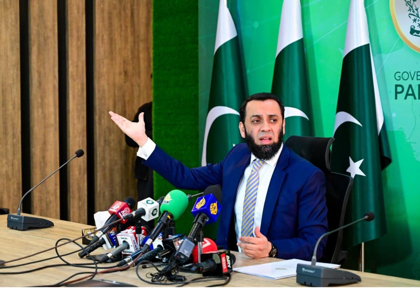 وفاقی دارالحکومت میں خودکش حملے کی منصوبہ بندی افغانستان سے ہوئی، پاکستانی حکام، حملے میں معاونت میں ملوث چار افراد کو گرفتار کیا گیا، وفاقی وزیر اطلاعات عطاء اللہ تارڑ کی پریس کانفرنس