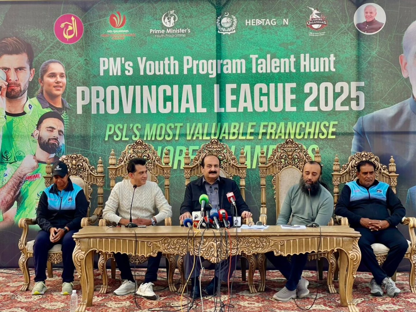 وزیراعظم یوتھ پروگرام کا لاہور قلندرز کے اشتراک سے ٹرافی کی باضابطہ رونمائی، تقریب کا اہتمام