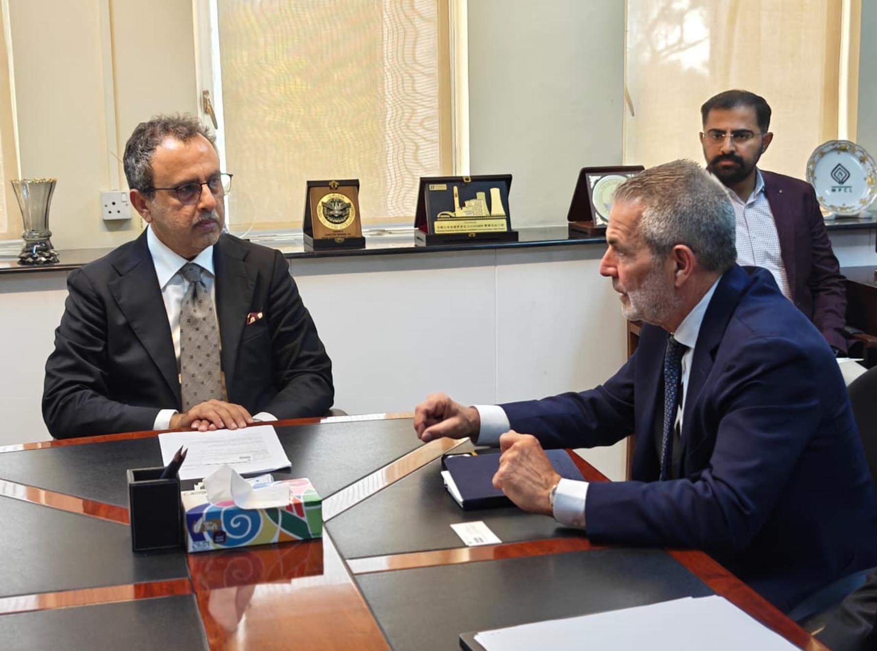 وفاقی وزیر توانائی سردار اویس احمد خان لغاری سے جی ای ورنووا ہائیڈرو پاور کے سی ای او کی ملاقات