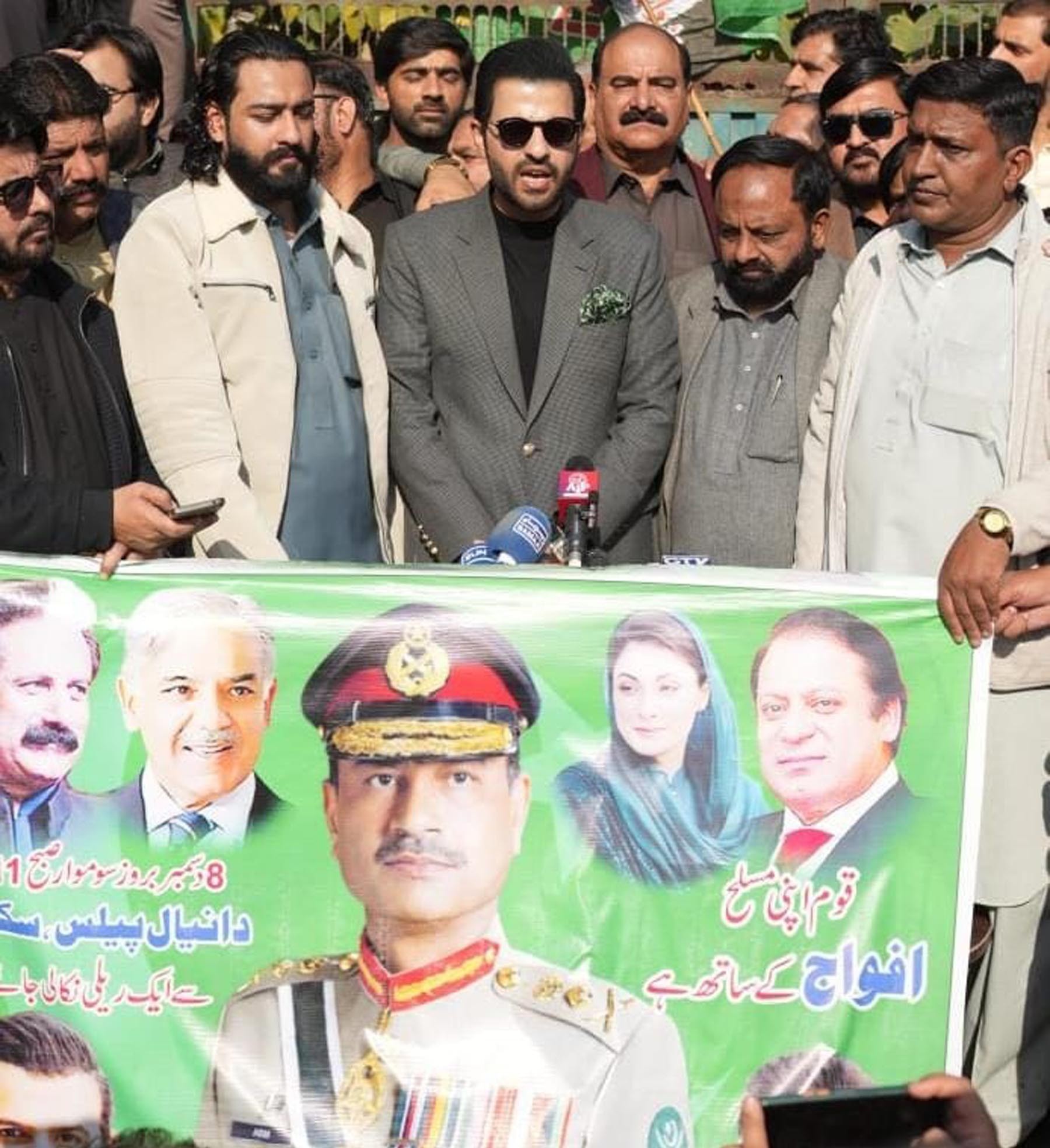قوم مسلح افواج ،سپہ سالار اور ڈی جی آئی ایس پی آر کے ساتھ مکمل اظہارِ یکجہتی کرتی ہے ،بیرسٹر دانیال چوہدری