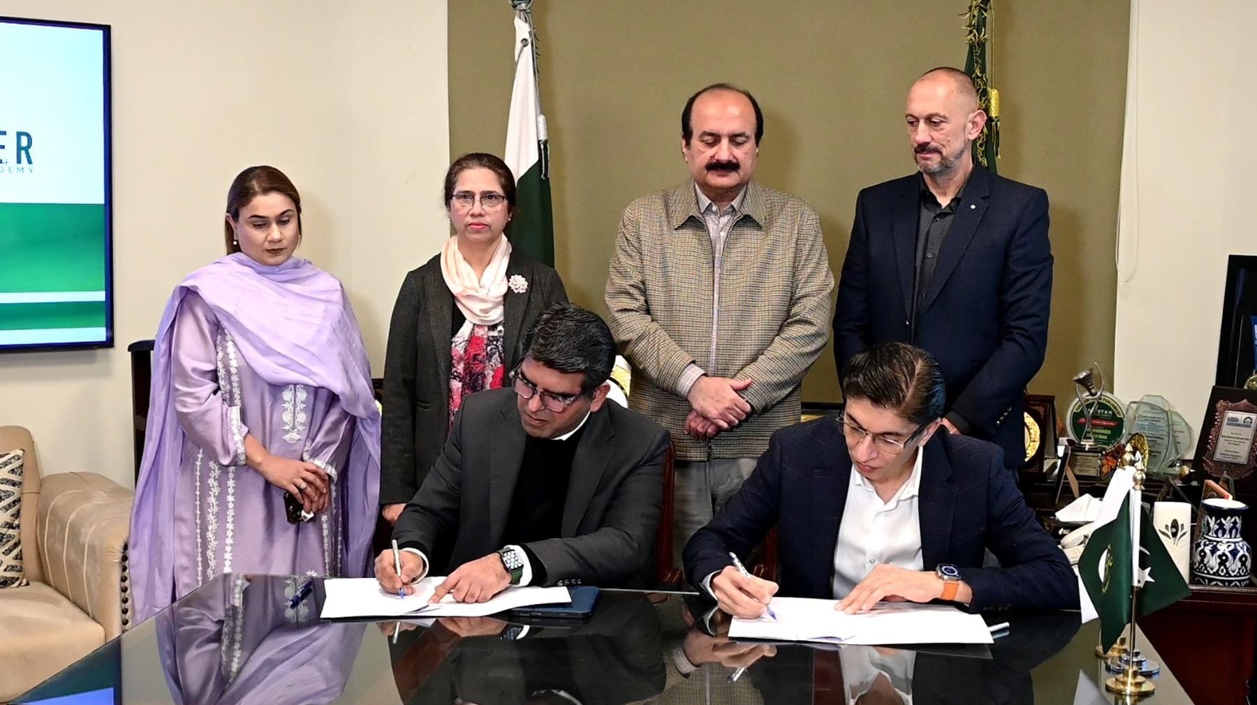 وزیراعظم یوتھ پروگرام اور ایمپاور اسپورٹس اکیڈمی کے درمیان لیٹر آف انٹینٹ پر دستخط