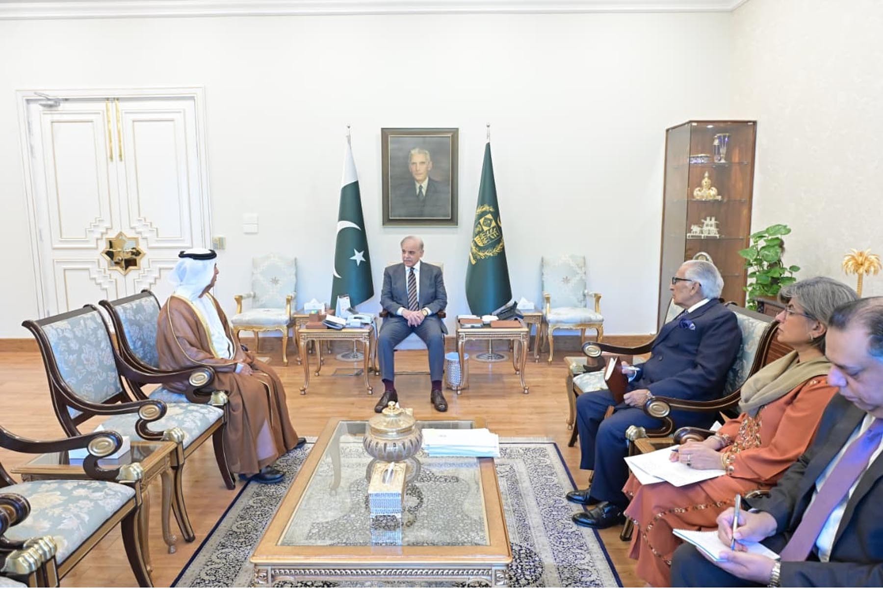 پاکستان اور متحدہ عرب امارات کے درمیان تعلقات کئی دہائیوں سے باہمی احترام، دوستی اور قریبی تعاون پر مبنی ہیں، وزیر اعظم شہباز شریف کی یو اے ای کے سفیر سالم محمد سالم البواب الزابی سے گفتگو