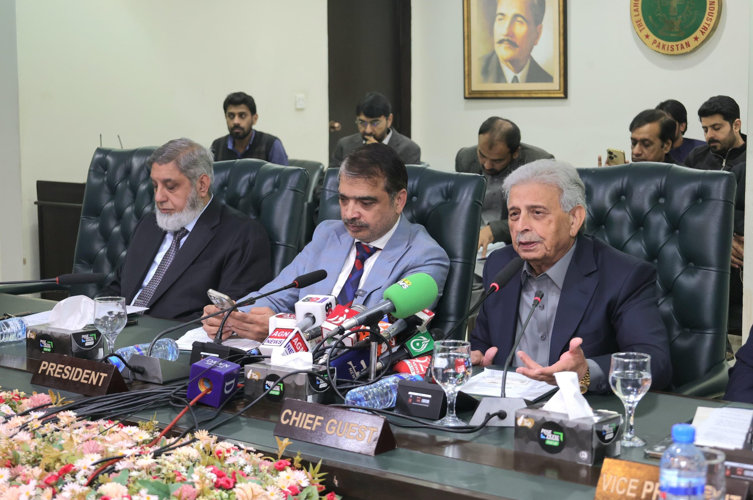 حکومت تاجروں کو درپیش مسائل کے حل کےلئے پرعزم ہے، سفارتی سطح پر پاکستان کو بہت کامیابیاں ملی ہیں ، وفاقی وزیر رانا تنویر حسین