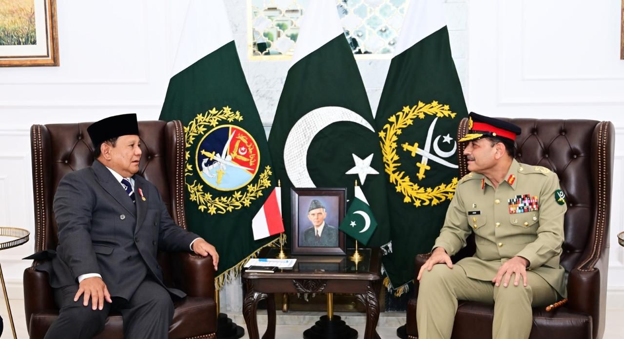 چیف آف ڈیفنس فورسز و چیف آف آرمی سٹاف فیلڈ مارشل سید عاصم منیر کی انڈونیشیا کے صدر پرابوو سو بیانتو سے ملاقات، باہمی دلچسپی کے امور، علاقائی سکیورٹی کی صورتحال اور دوطرفہ دفاعی تعاون پر تبادلہ خیال