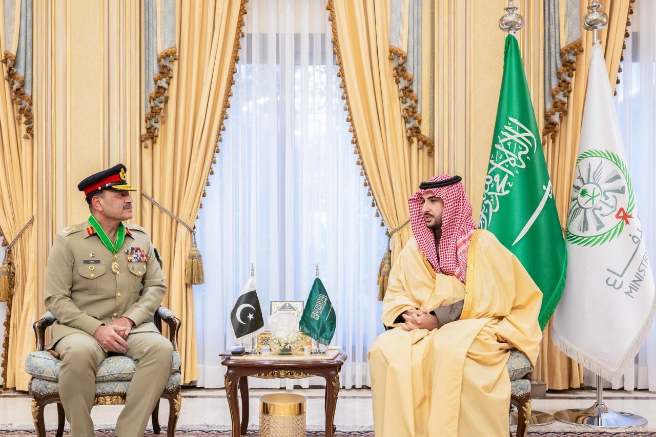 فیلڈ مارشل سید عاصم منیر کی سعودی وزیر دفاع شہزادہ خالد بن سلمان بن عبدالعزیز آل سعود سے ملاقات