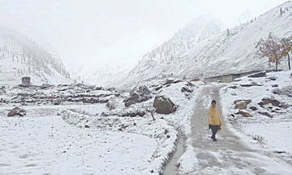 وادی کاغان میں برفباری،ایبٹ آباد،مانسہرہ اور ہری پور میں بارش کا سلسلہ وقفے وقفے سے جاری