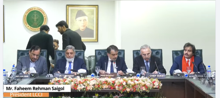 معاشی استحکام کے باوجود کاروباری ماحول میں بہتری کیلئے مزید اقدامات کی ضرورت ہے۔ صدر لاہور چیمبر