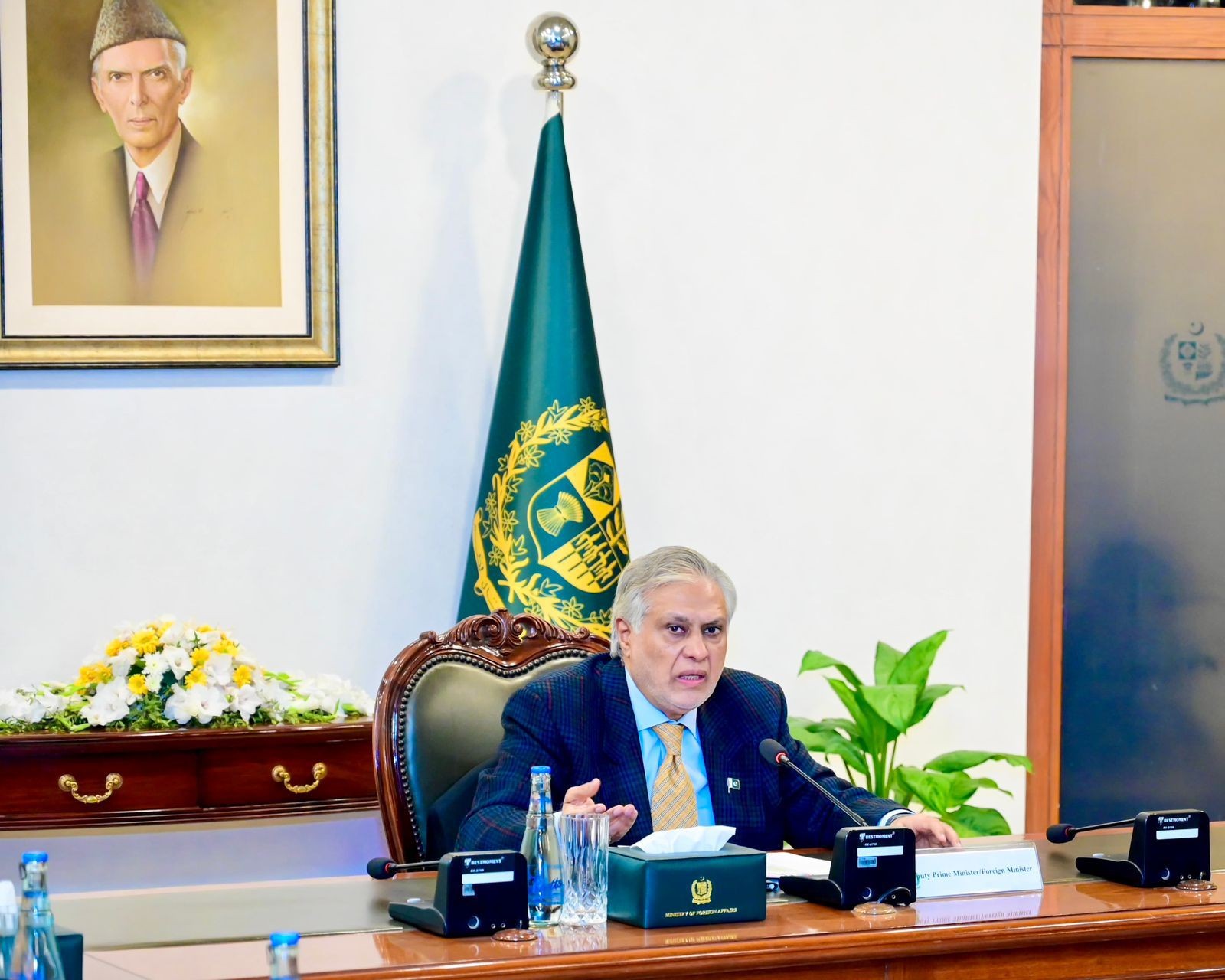 نائب وزیراعظم/وزیر خارجہ محمد اسحاق ڈار کی زیرِ صدارت اجلاس ،تیل و گیس کے شعبے کو درپیش چیلنجز کے حل پر غور