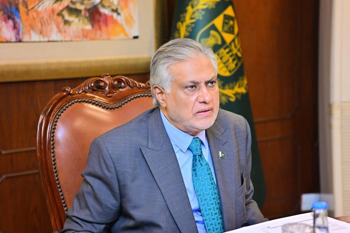 نائب وزیر اعظم اسحاق ڈار کی زیر صدرات کابینہ کمیٹی کا اجلاس، اسلام آباد انٹرنیشنل ایئرپورٹ کی آئوٹ سورسنگ سے متعلق امور کا جائزہ