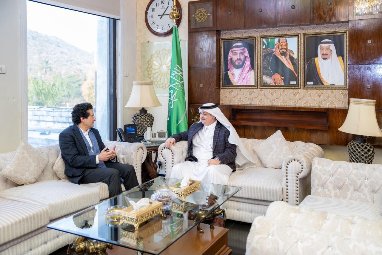 وفاقی وزیر پٹرولیم علی پرویز ملک سےسعودی عرب کے سفیر نواف بن سعید احمد المالکی کی ملاقات، باہمی دلچسپی کے امور اور دوطرفہ تعاون کے فروغ سمیت معدنیات اور توانائی کے شعبوں میں تعاون پر تبادلہ خیال