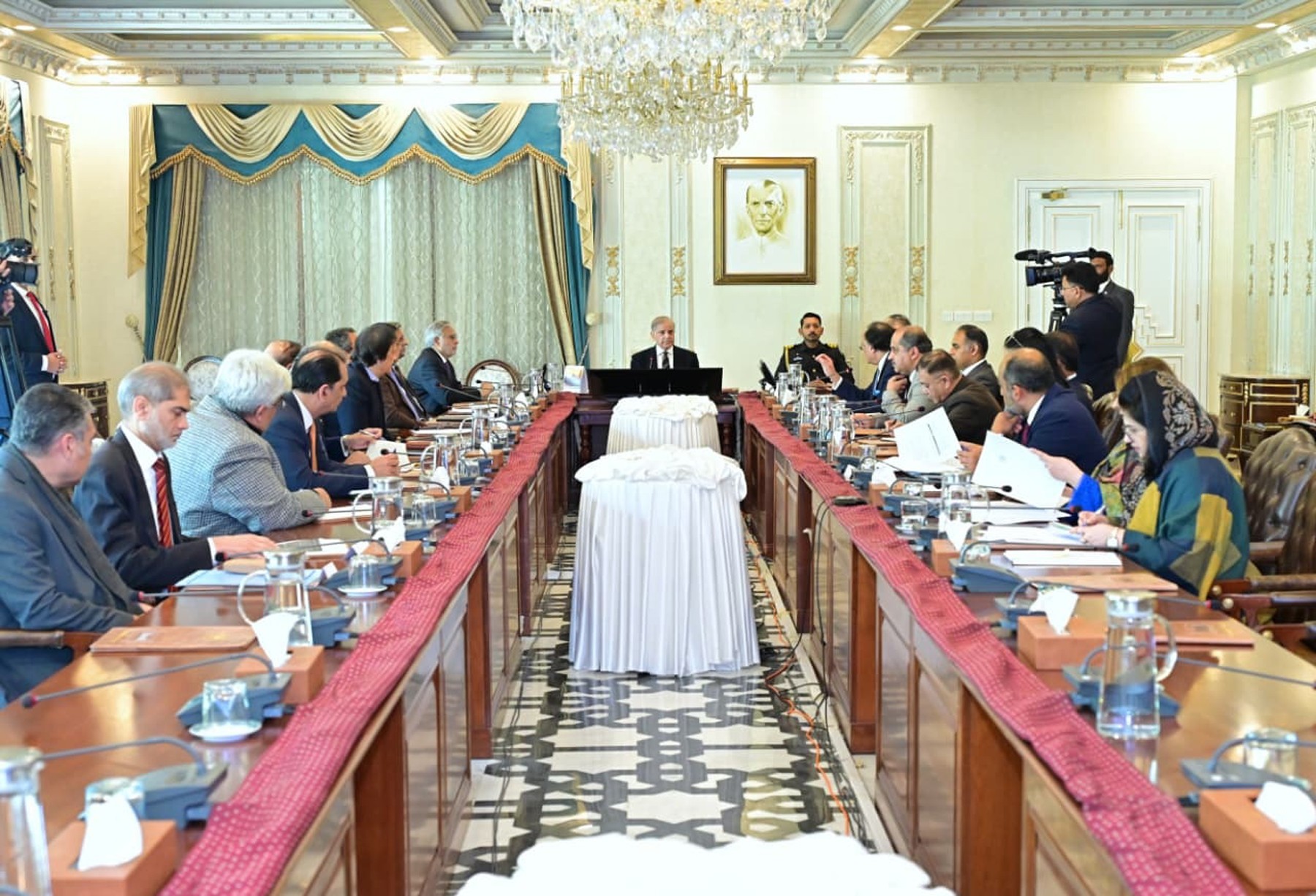 وزیراعظم شہباز شریف کی زیرصدارت مجوزہ سول سروسز اصلاحات اور وزارتوں میں کارکردگی کی جانچ کے نظام کی سفارشات کا جائزہ لینے کیلئے اجلاس