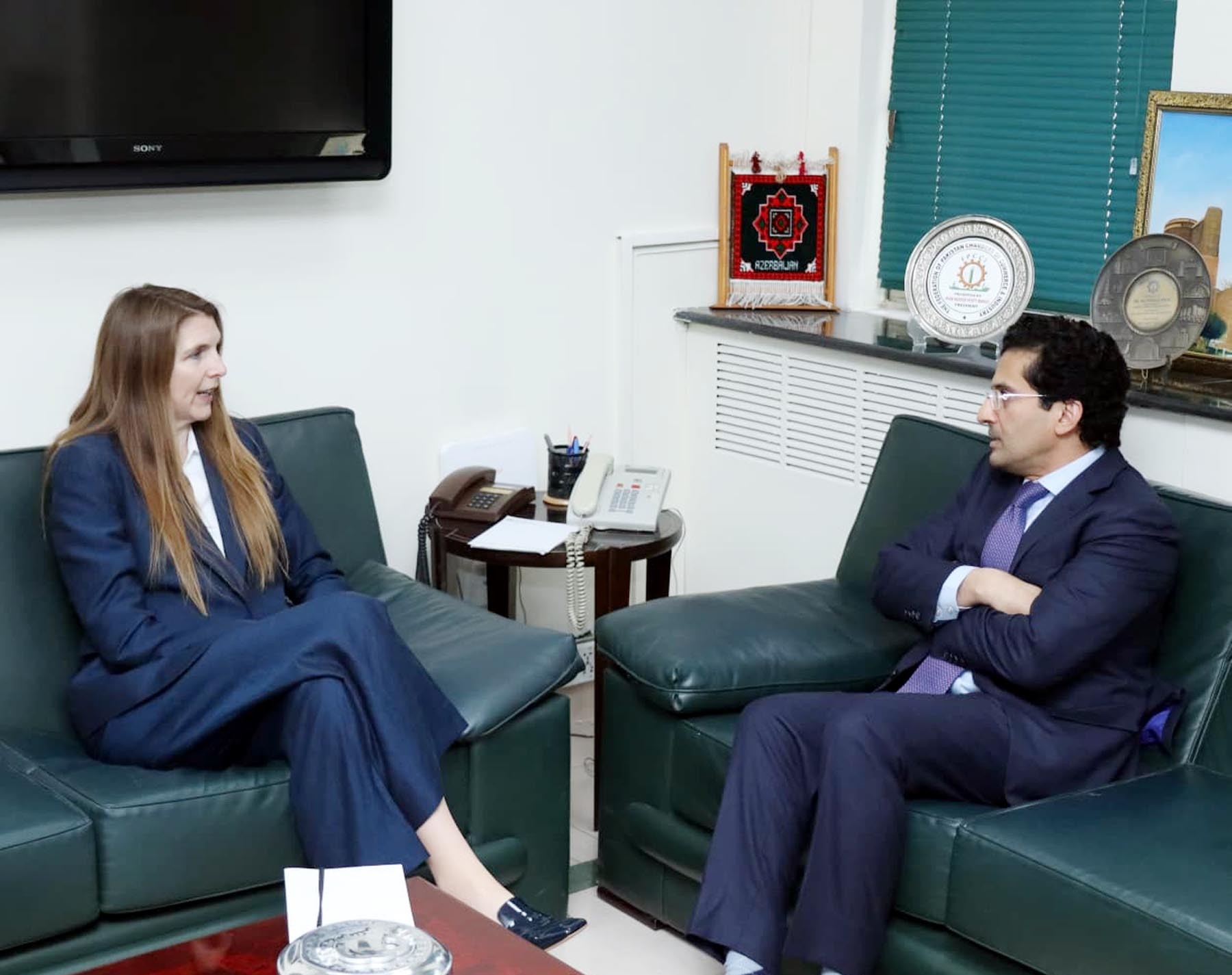 وفاقی وزیر پٹرولیم سے برطانوی ہائی کمشنر جین میریٹ کی ملاقات، تیل و گیس اور معدنیات کے شعبوں میں دوطرفہ تعاون کے فروغ پر تبادلہ خیال