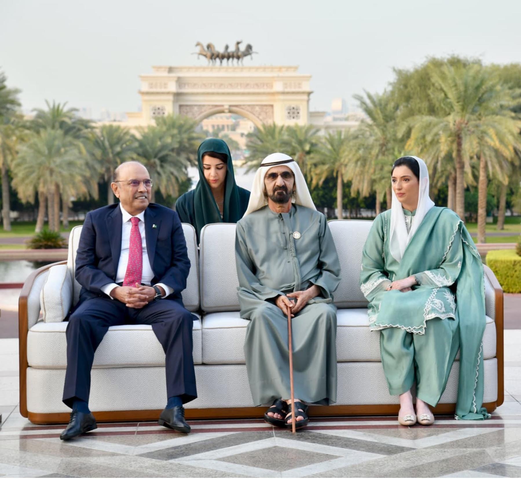 صدرِ مملکت آصف علی زرداری کی دبئی کے حکمران شیخ محمد بن راشد المکتوم سے ملاقات ،دوطرفہ تعلقات کو مزیدمضبوط بنانے اوراقتصادی تعاون کے فروغ پر تفصیلی تبادلہ خیال