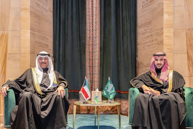 Saudi and Kuwaiti defense ministers meet