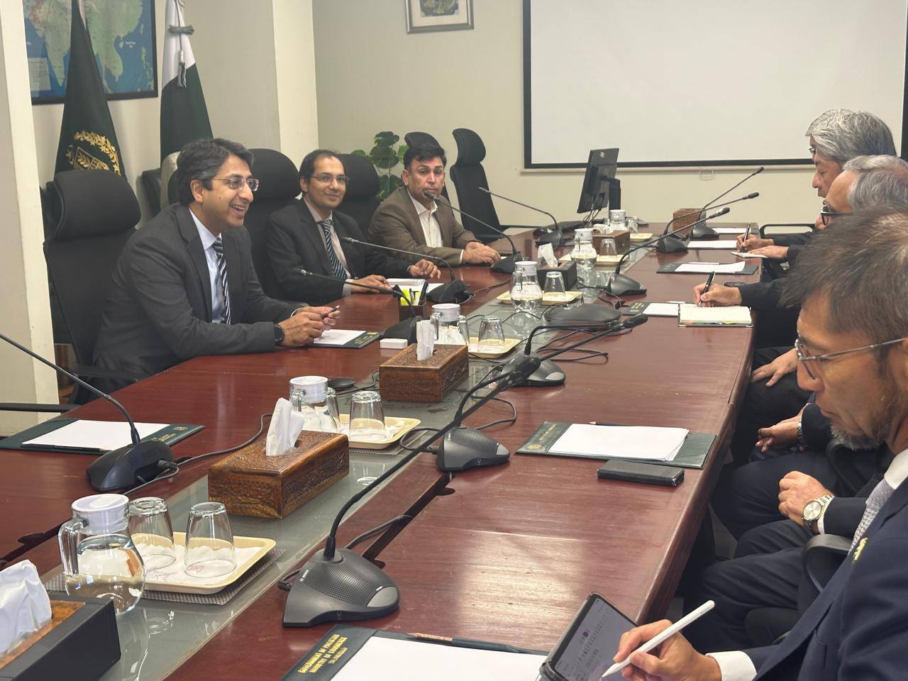 وزیر اعظم کے معاون خصوصی برائے تجارت رانا احسان افضل خان سے پاکستان۔جاپان بزنس فورم کے نمائندوں کی ملاقات
