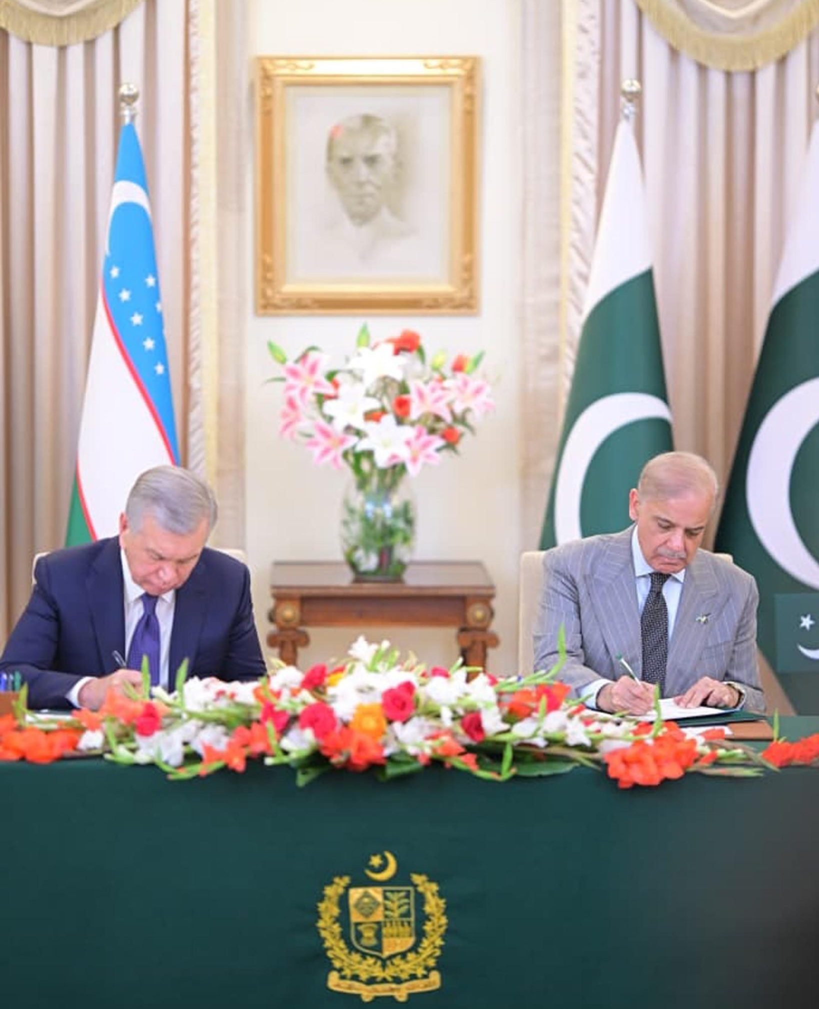 پاکستان اور ازبکستان کا 2029 تک باہمی تجارت کا حجم دو ارب ڈالر تک بڑھانے کا عزم، اعلیٰ سطح سٹریٹجک تعاون کونسل کا قیام باہمی تعلقات میں اہم سنگِ میل قرار، سہ فریقی ریلوے منصوبے کی جلد تکمیل کے لیے افغانستان سے دہشتگردی کے خاتمے پر زور ،مشترکہ اعلامیہ