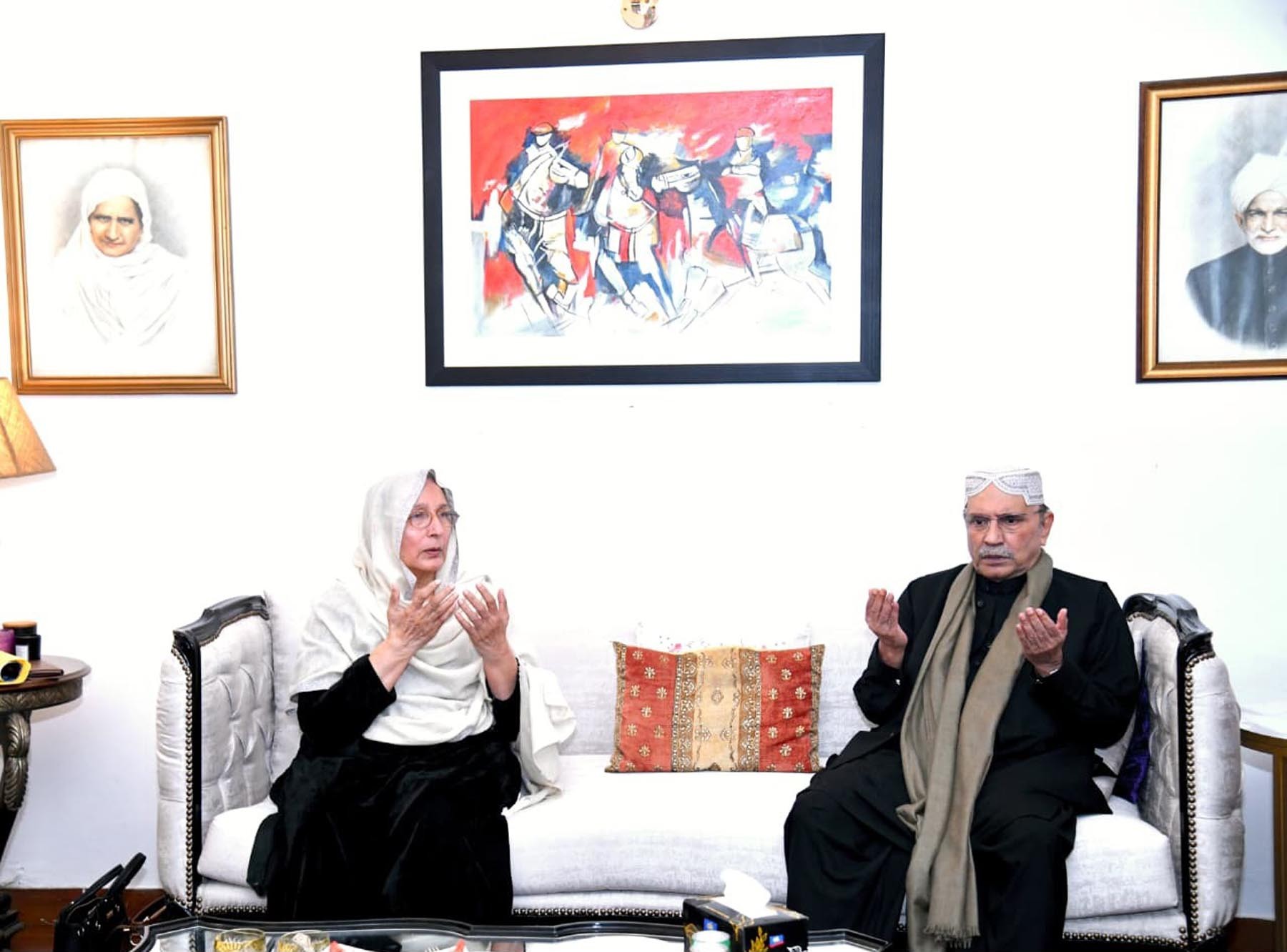 صدر مملکت آصف علی زرداری کی مرحوم میاں منظور احمد وٹو کی رہائش گاہ آمد، اہلِ خانہ سے اظہارتعزیت