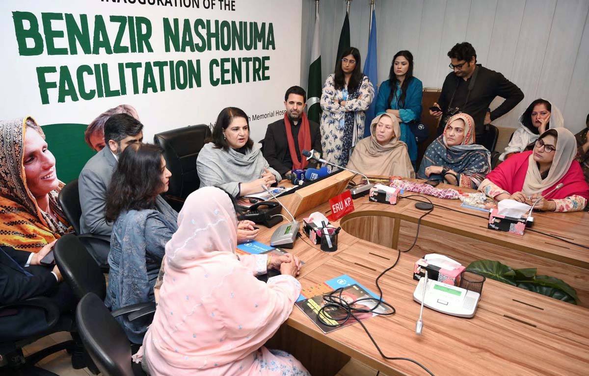 سینیٹر روبینہ خالد کا پشاور میں بے نظیر نشوونما سینٹر کا افتتاح، سہ ماہی بی آئی ایس پی امداد 14,500 کرنے کا اعلان