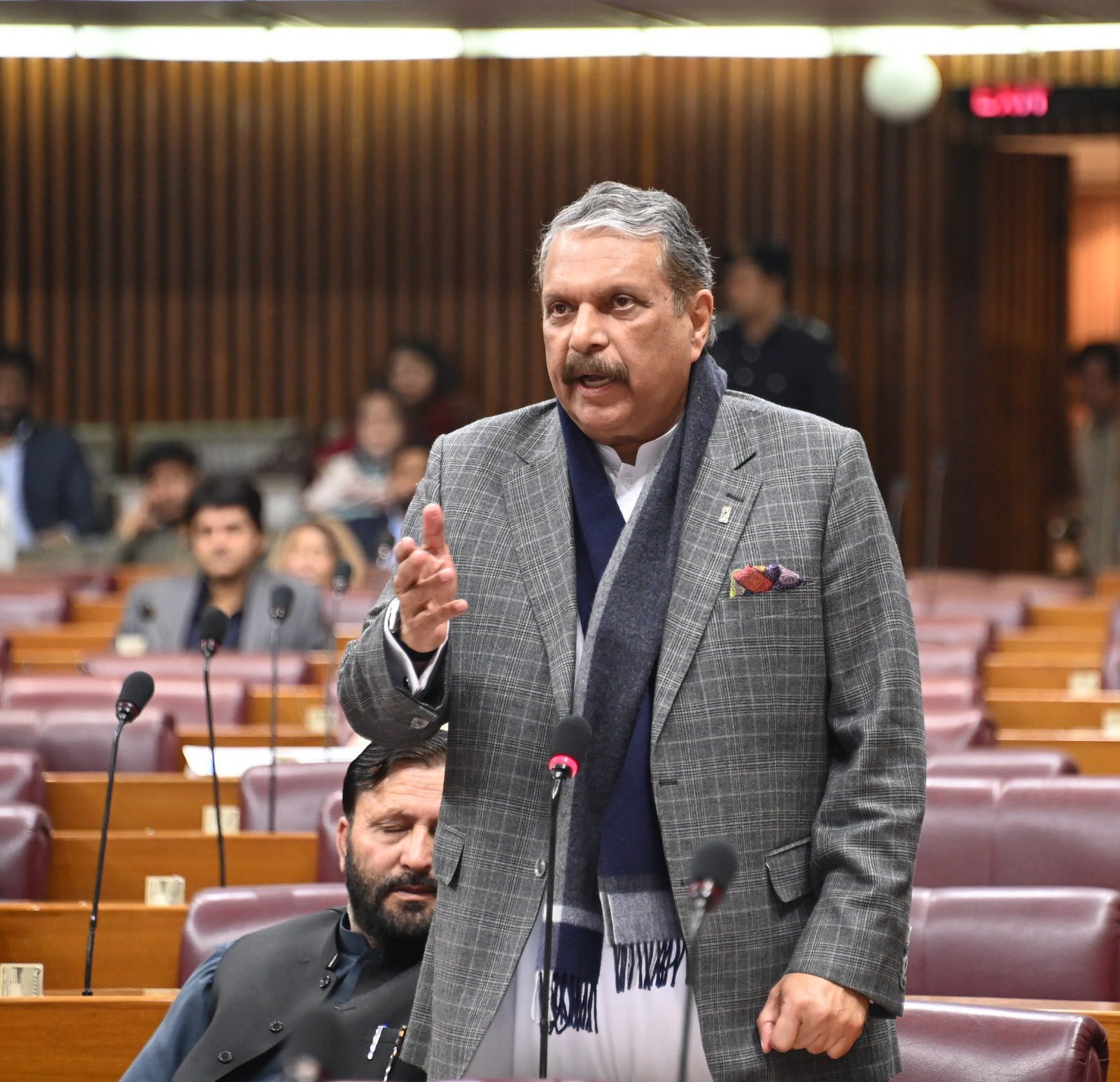 بلوچستان کا مسئلہ سیاسی بصیرت اور ماضی کے کامیاب تجربات کی روشنی میں حل کرنے کی ضرورت ہے، اعجاز الحق