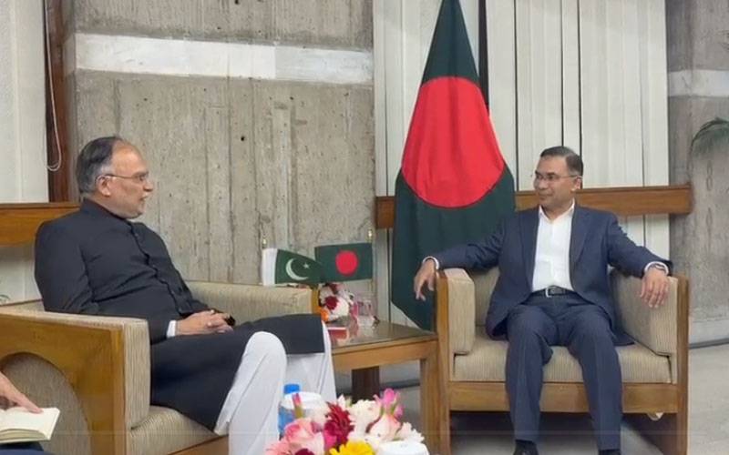 وفاقی وزیر احسن اقبال کی نو منتخب بنگلہ دیشی وزیر اعظم طارق رحمان سے ملاقات،دوطرفہ تعلقات کو ہر شعبے میں مضبوط بنانے کے عزم کا اعادہ