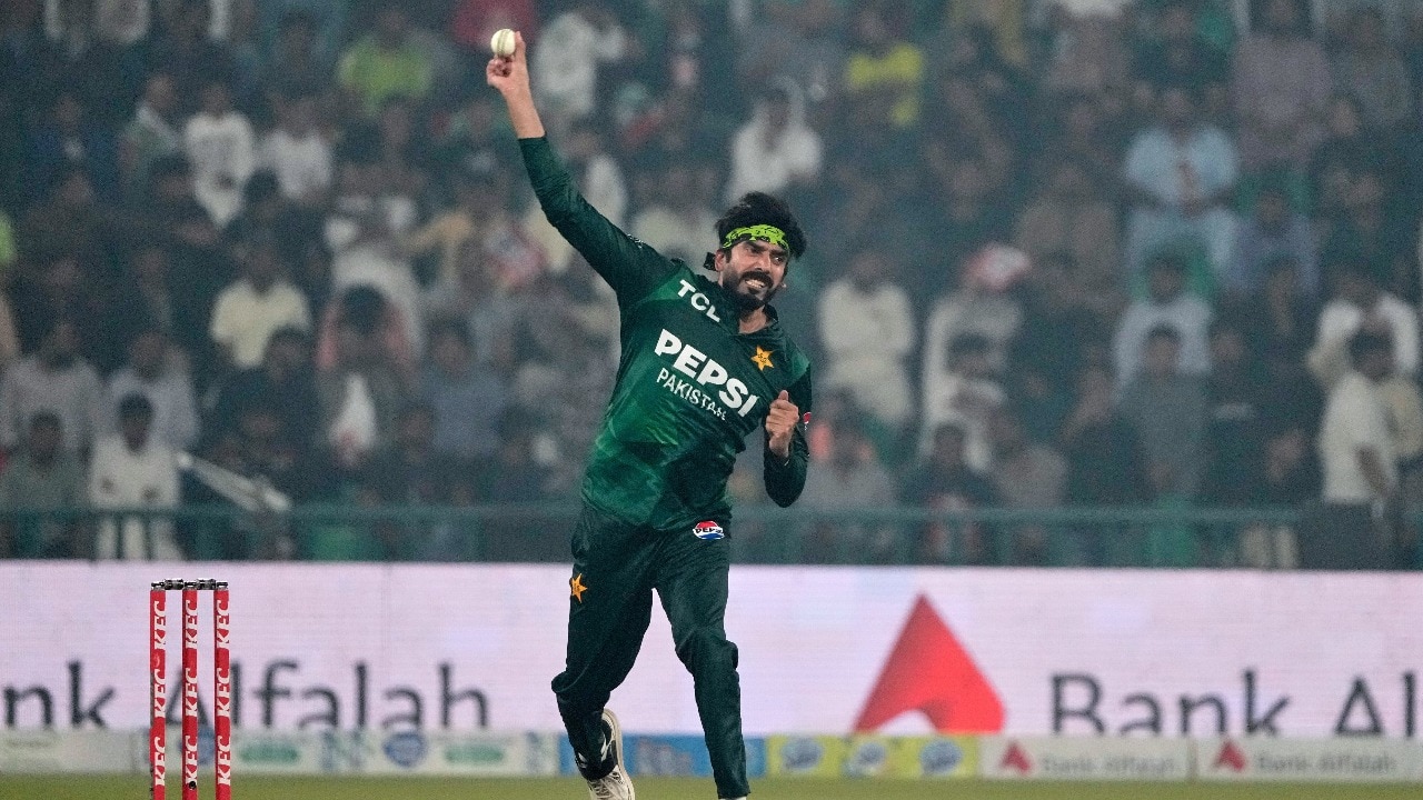 میرے منفرد بولنگ انداز کی بنیاد گلی محلوں میں کھیلی جانے والی ٹینس بال کرکٹ ہے، قومی کرکٹرعثمان طارق
