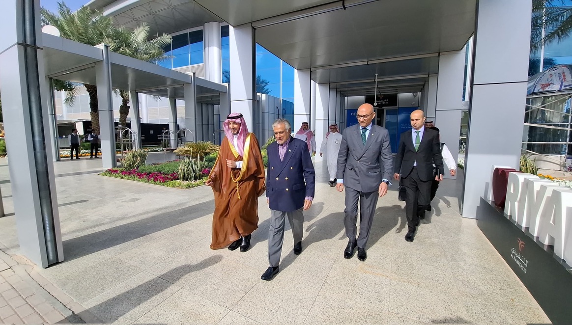وزیر خارجہ اسحاق ڈار کی ریاض میں عرب۔اسلامی ممالک کے وزرائے خارجہ کے اجلاس میں شرکت