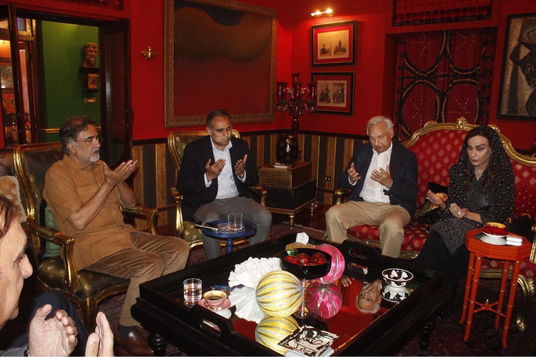 مختلف سیاسی رہنمائوں کی سینیٹر شیری رحمان کے گھر آمد، بیٹی کی وفات پر اظہار تعزیت