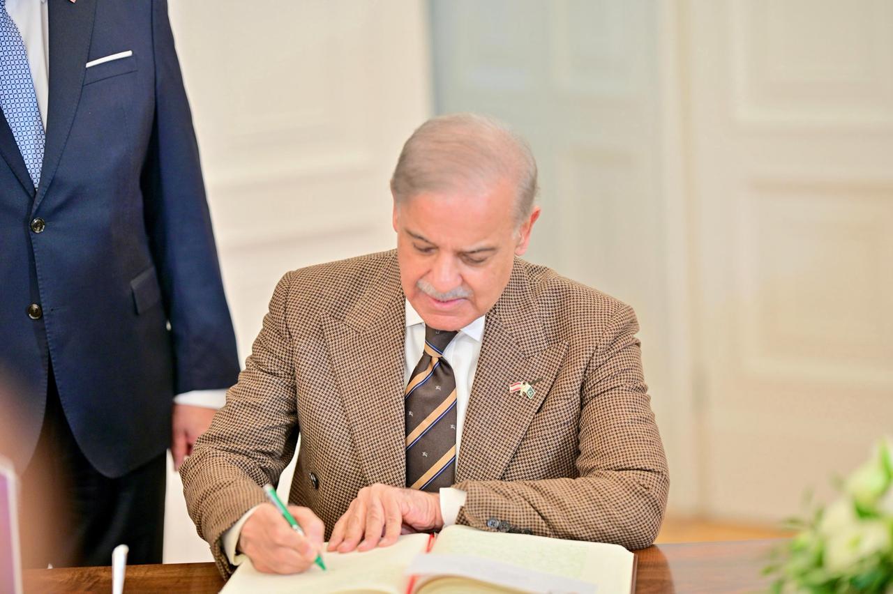 وزیراعظم یوتھ پروگرام اور پاکستان اولمپک ایسوسی ایشن کے درمیان نوجوانوں کو کھیلوں کے ذریعے بااختیار بنانے اور اولمپک اقدار کے فروغ کے لیے لیٹر آف انٹینٹ پر دستخط